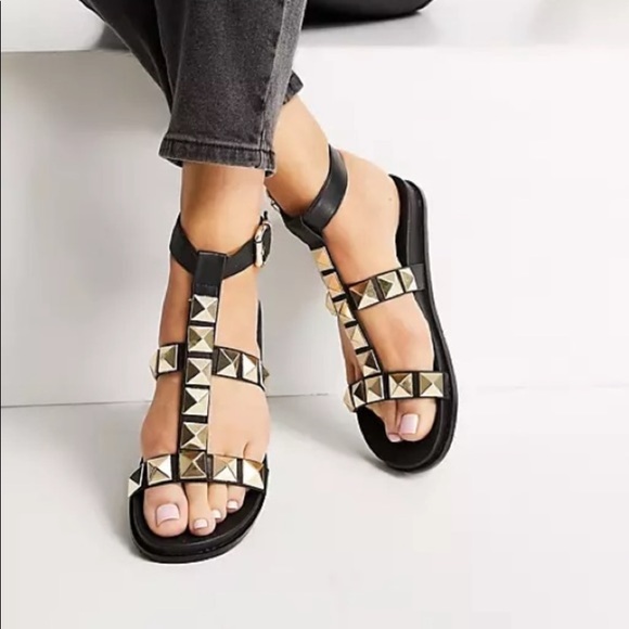Steve Madden Shoes - BNIB Steve Madden Daft Black Sandal 6